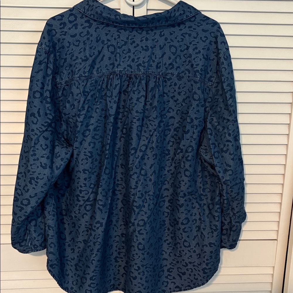 Women’s Alfred Dunner Blue Animal Print Tencel Lyocell Button Front Top 2X - Picture 5 of 10